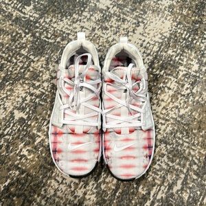Size 9.5 Women’s Nike Tennis Shoes
